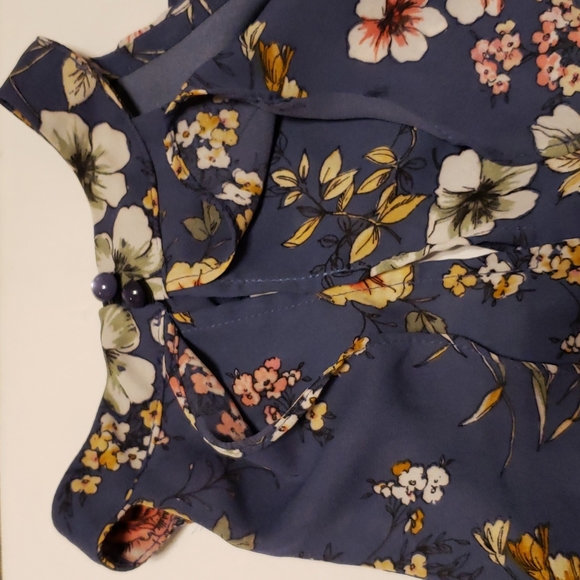IZ Byer sz XL Blue Floral Halter Blouse - Picture 3 of 6